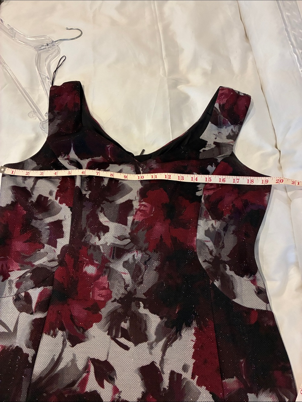 Shimmering Floral Stretch Dress – Elegant for Work or Evening - Picture 4 of 6